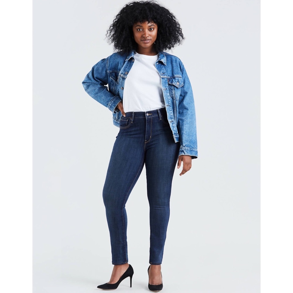 Levi’s Dark Wash stretchy Legging Jeans 26” inseam